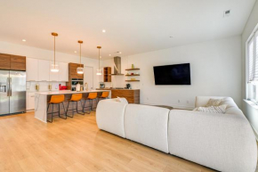 2 Mi to Bank of America Stadium Townhome with Patio